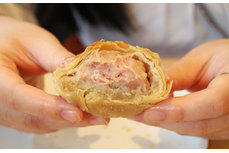 中秋節(jié)已過，看魔都食品店如何將鮮肉月餅打造成排隊2小時盛景！